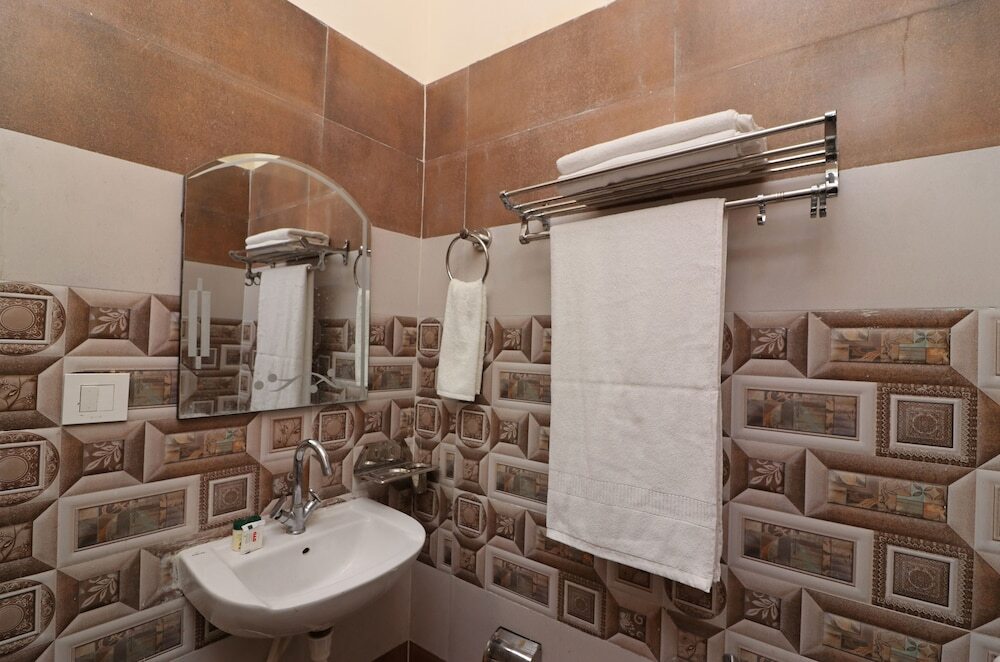 Дехрадун: OYO 22359 Hotel Raj Palace