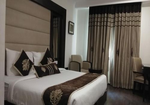 Нью-Дели: Clarks Inn Suites Kapashera