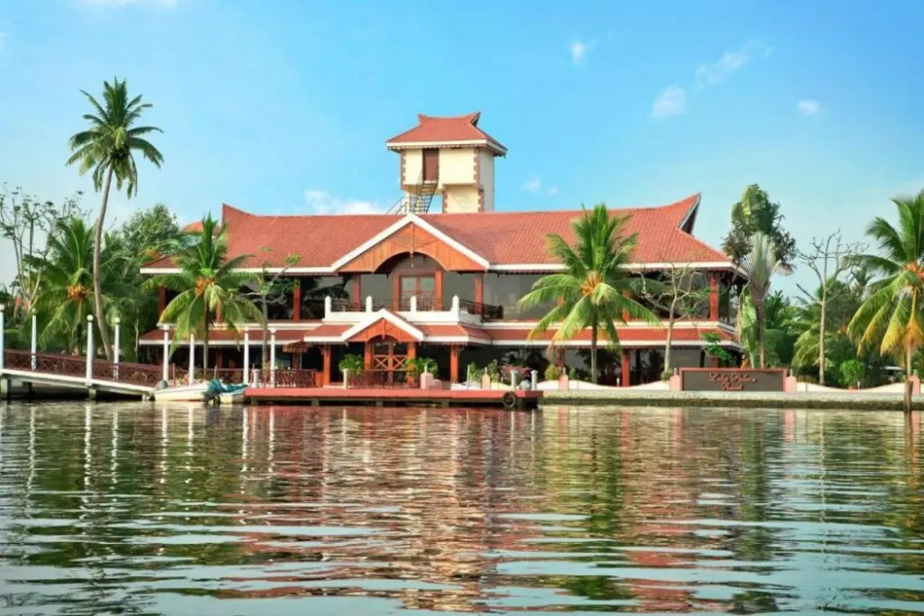 Аллеппи: Sterling Houseboats Lake Palace Alleppey