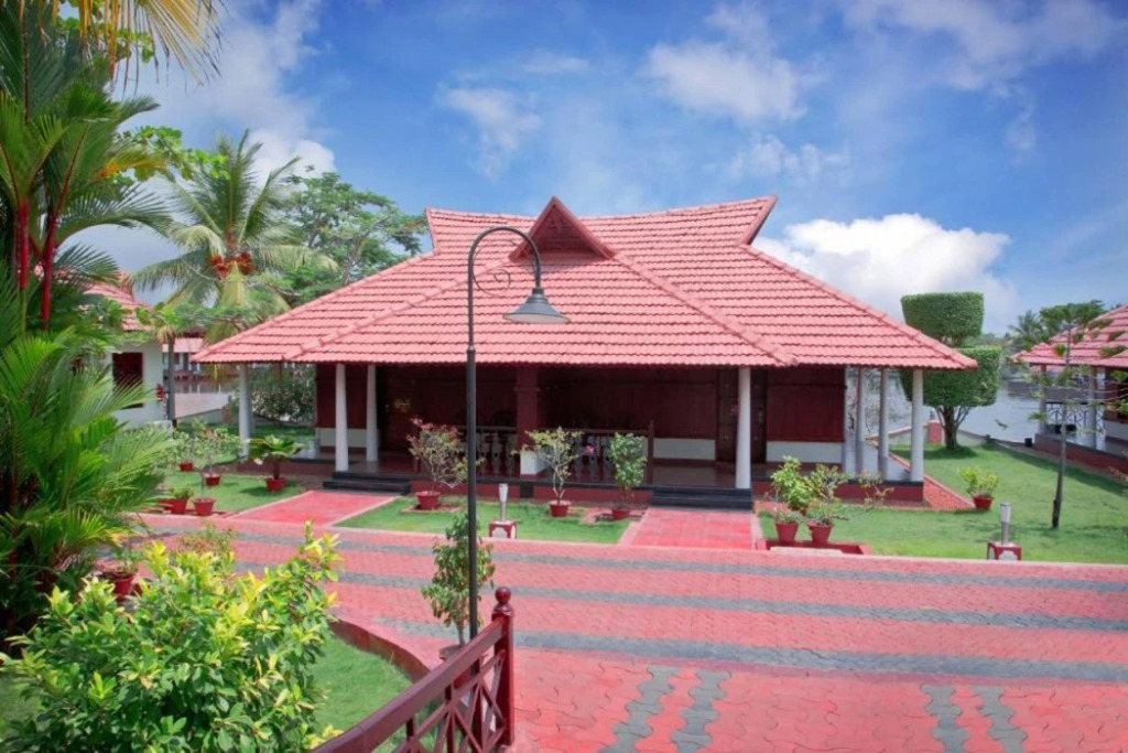 Аллеппи: Sterling Houseboats Lake Palace Alleppey