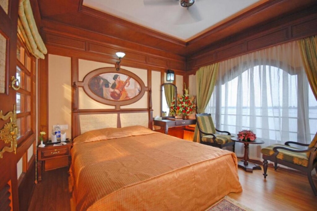 Аллеппи: Sterling Houseboats Lake Palace Alleppey