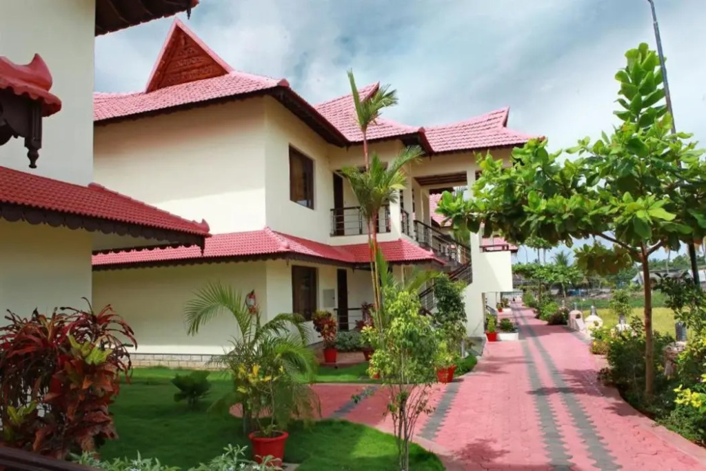 Аллеппи: Sterling Houseboats Lake Palace Alleppey