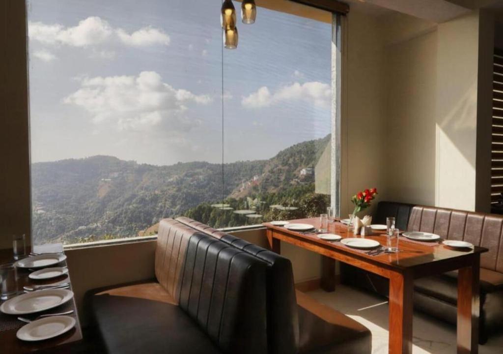 Куфри: The Alpine Retreat