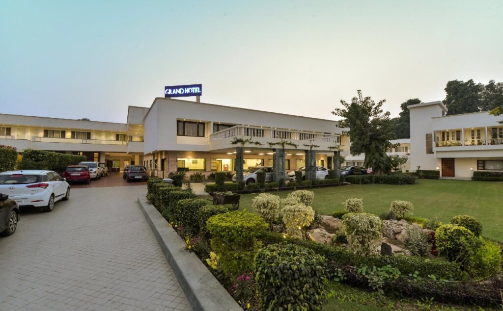 Агра: Grand Hotel by OYO Rooms