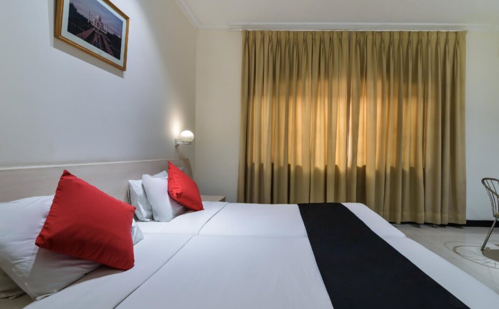 Агра: Grand Hotel by OYO Rooms