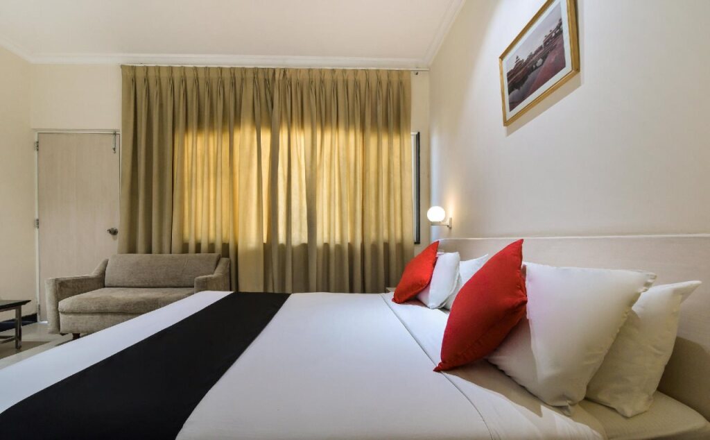 Агра: Grand Hotel by OYO Rooms