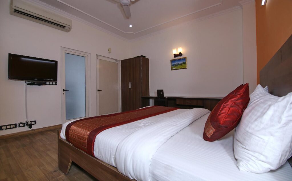 Alarians Stay By OYO Rooms — фото 4
