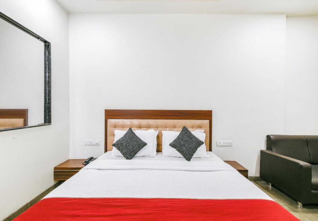 Аурангабад: Hotel Global Inn by OYO Rooms