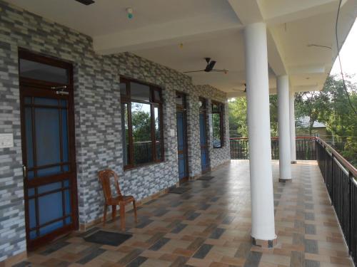 Бир: Mohinder & Mohindra Home Stay