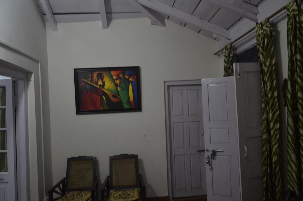 Чамба: Dingle House