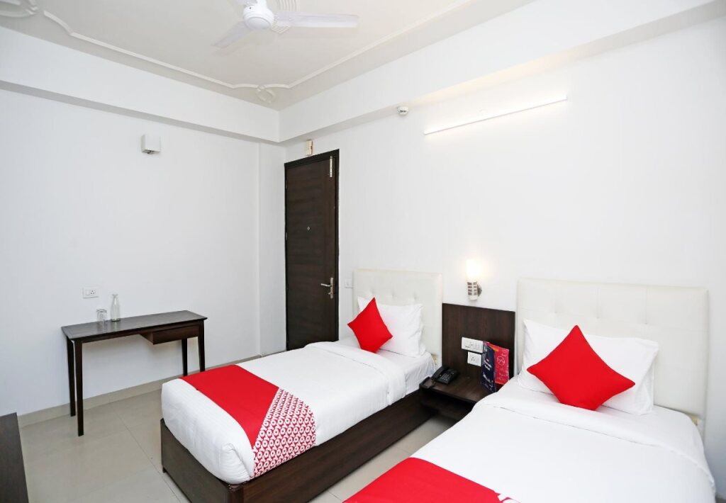 Hotel Azad Square by OYO Rooms — фото 6