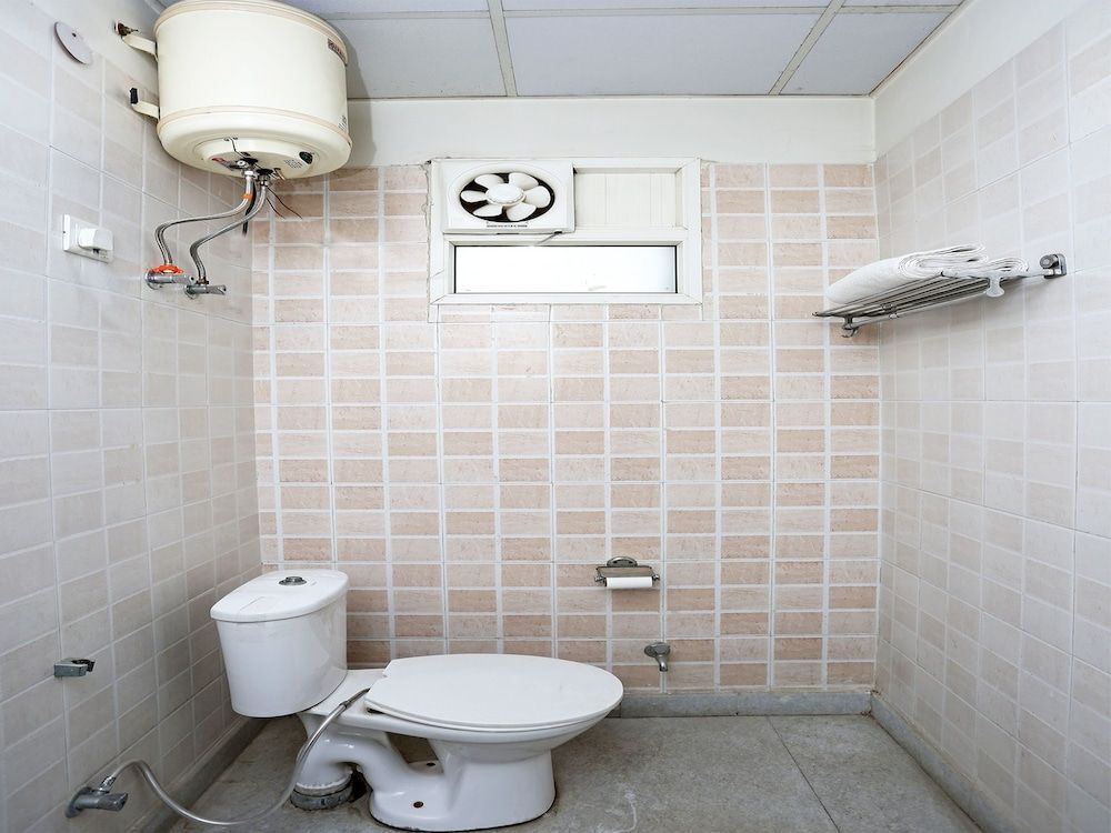 Гуруграм: OYO 8536 Azad Square