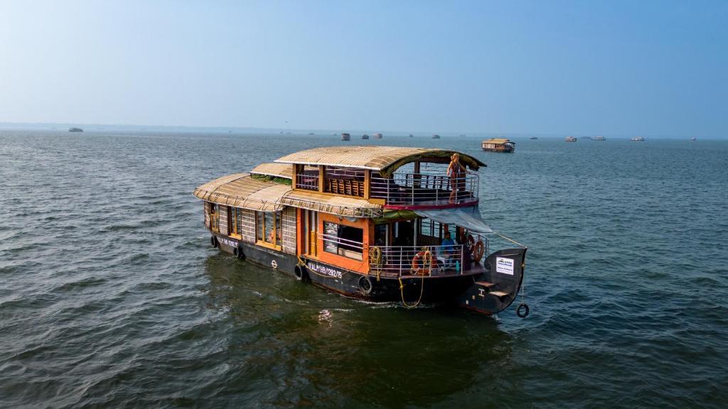 Аллеппи: Kera Houseboats Alleppey