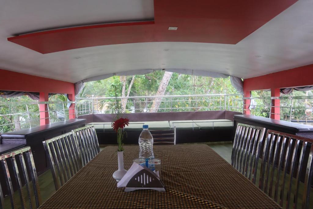 Аллеппи: Kera Houseboats Alleppey