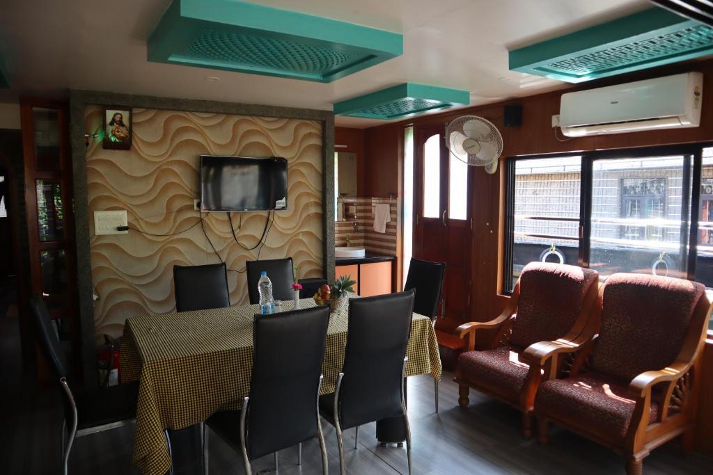 Аллеппи: Kera Houseboats Alleppey
