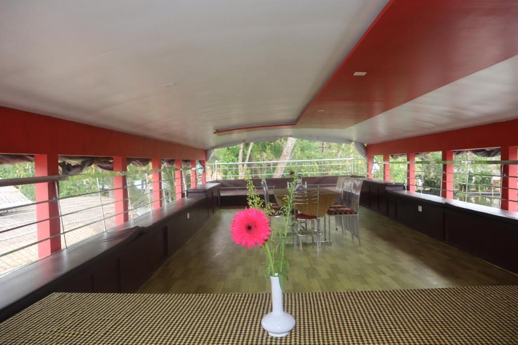 Аллеппи: Kera Houseboats Alleppey