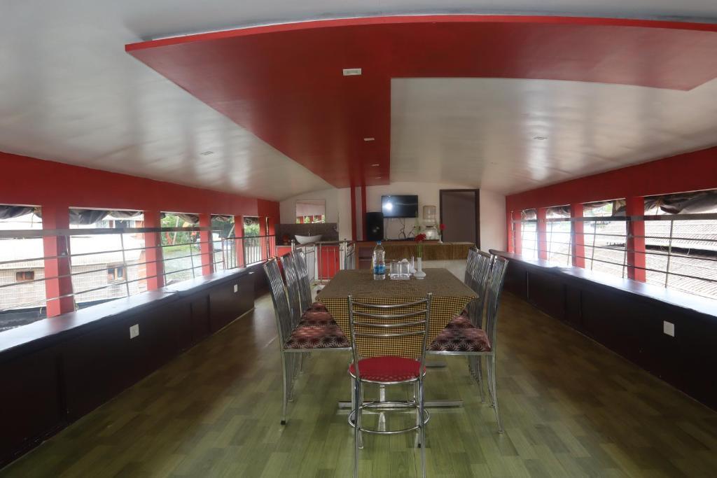 Аллеппи: Kera Houseboats Alleppey