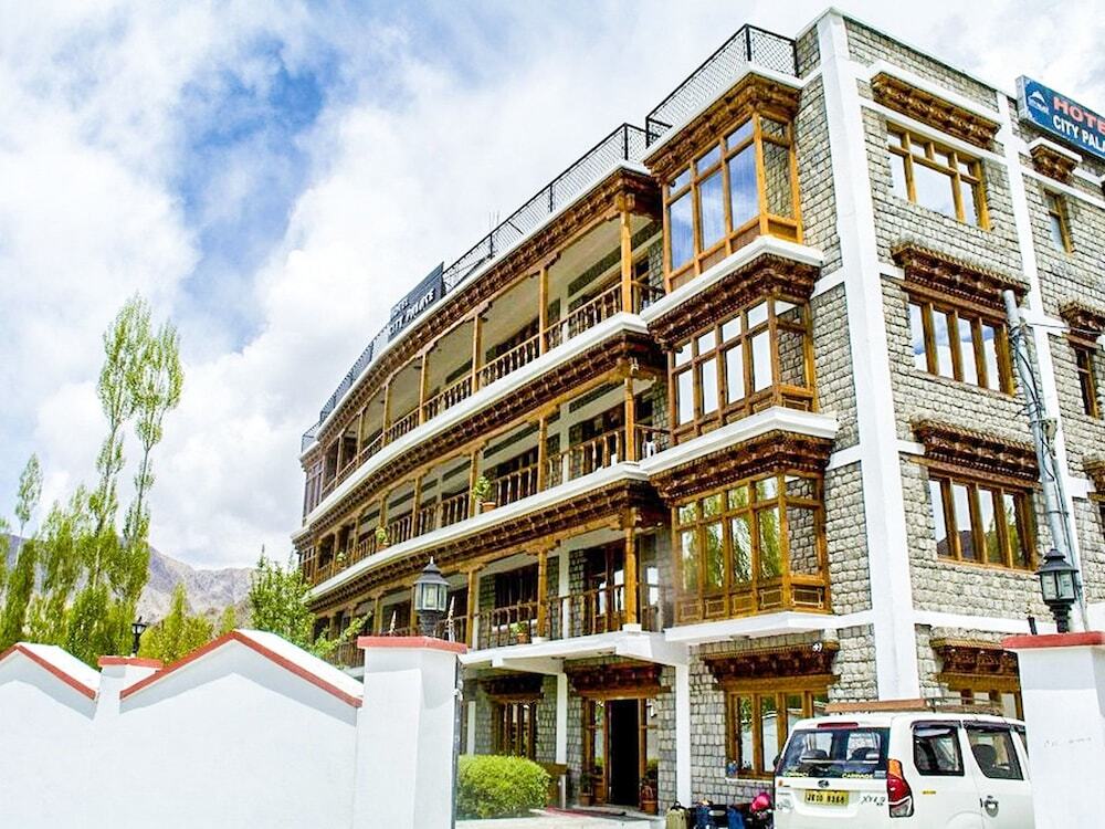 Лех: TIH Hotel City Palace