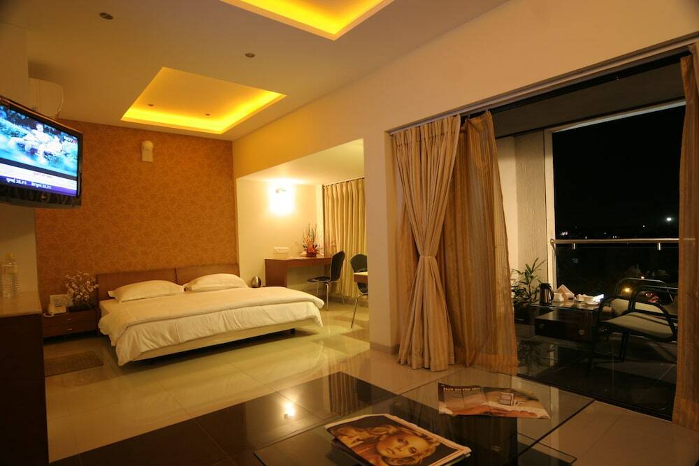 Вадодара: Hotel Tansha Comfort Residency