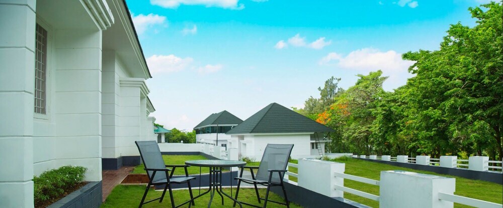 Атирапалли: Magic Land Resorts Athirapally