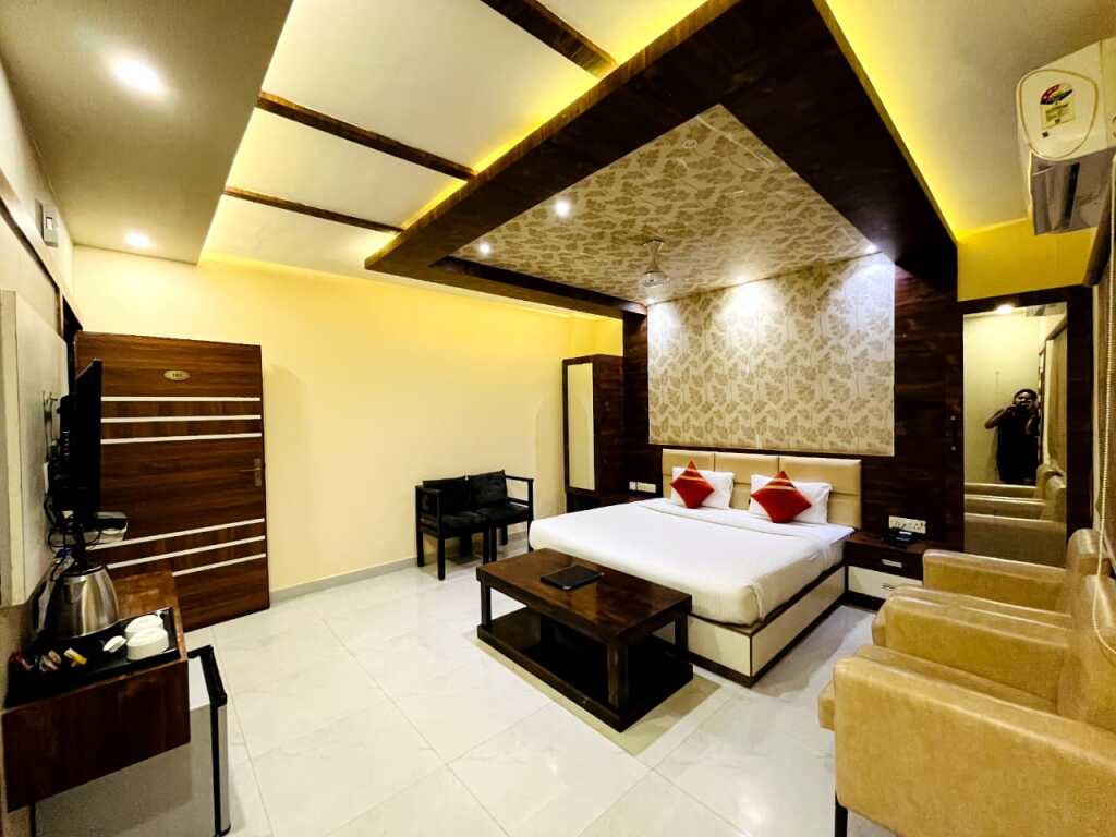 Азамгарх: Отель Shri Sai Hotel