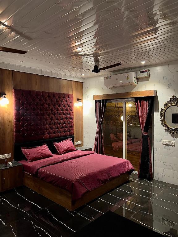 Лонавала: MOUNT BUNGALOWS- Mount Cottage Deluxe