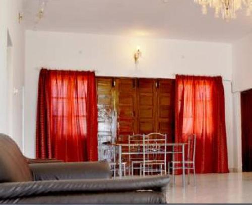Ути: Jungle Inn Resorts