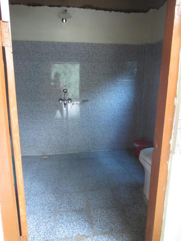 Банджар: Water Edge Tirthan