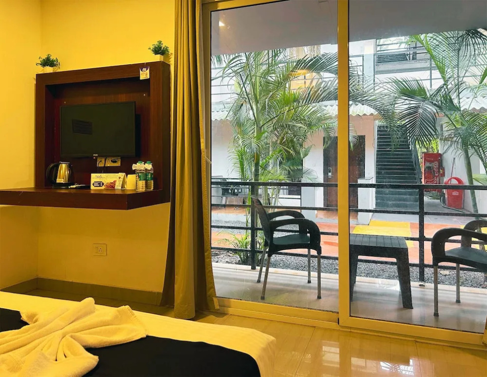 Морджим: Bay Breeze Hotels & Resorts