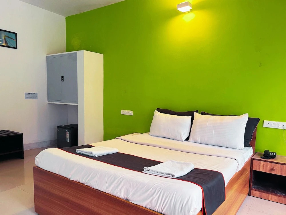 Морджим: Bay Breeze Hotels & Resorts