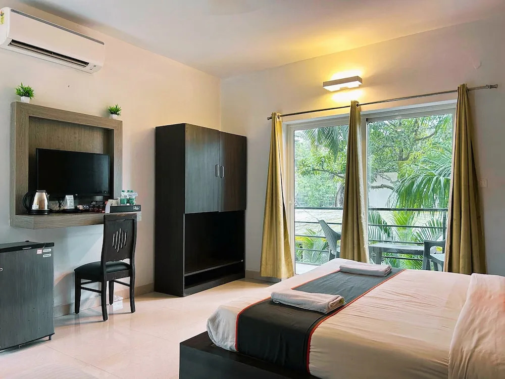 Морджим: Bay Breeze Hotels & Resorts