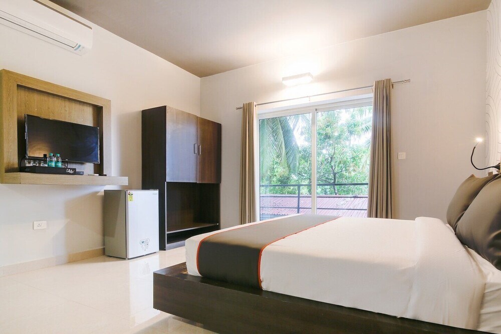 Морджим: Bay Breeze Hotels & Resorts