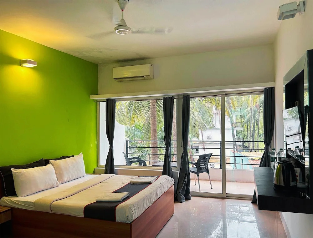 Морджим: Bay Breeze Hotels & Resorts