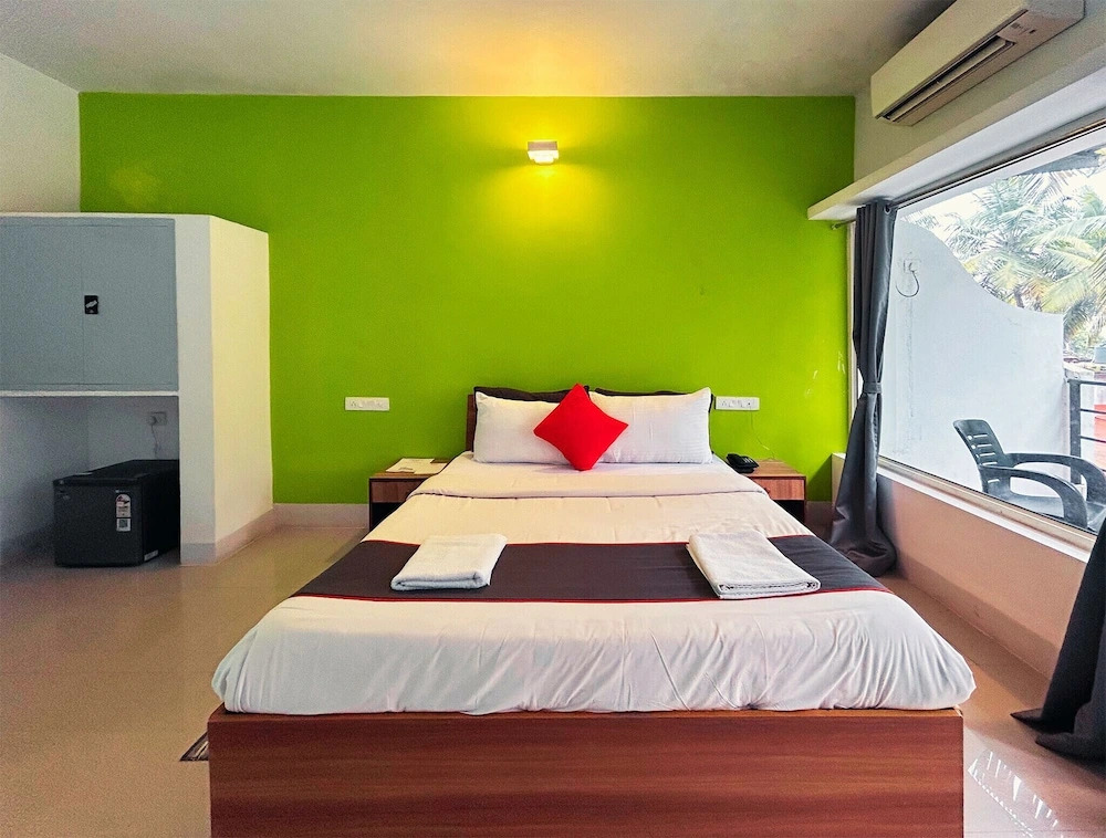 Морджим: Bay Breeze Hotels & Resorts