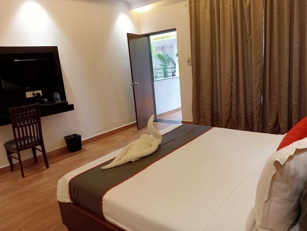 Морджим: Bay Breeze Hotels & Resorts