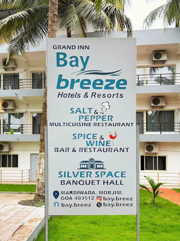 Морджим: Bay Breeze Hotels & Resorts