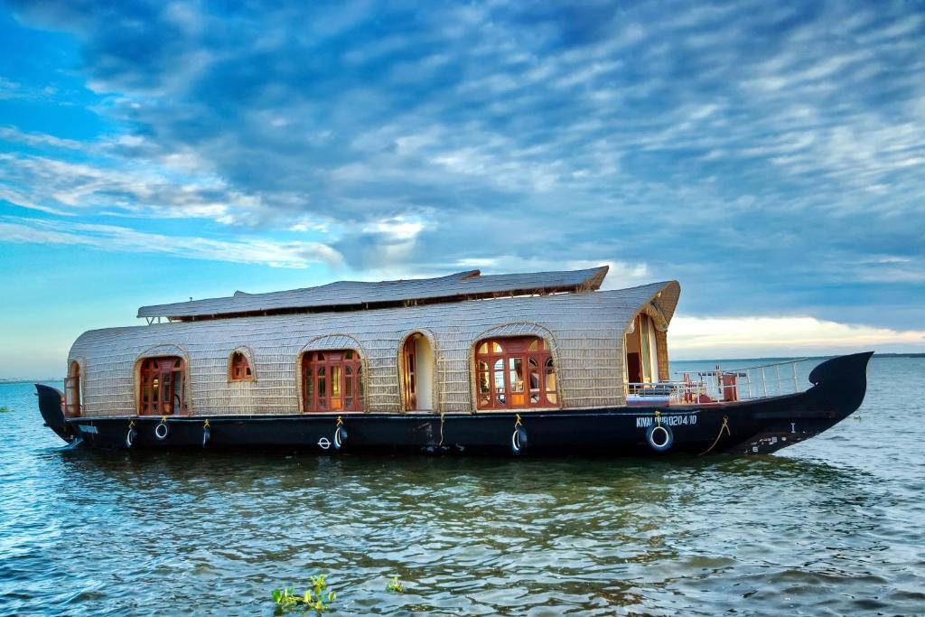Аллеппи: Aqua Castle Houseboat - by Aqua Jumbo Houseboats