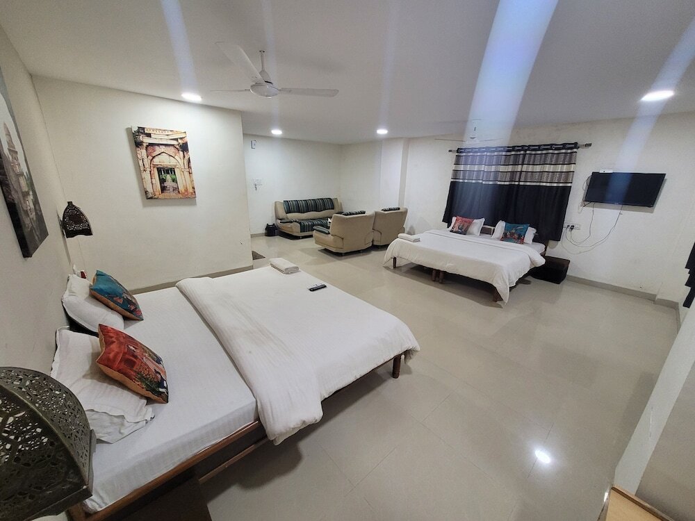 Дхар: Hotel Virasat Mandav