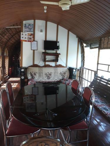 Аллеппи: Houseboat