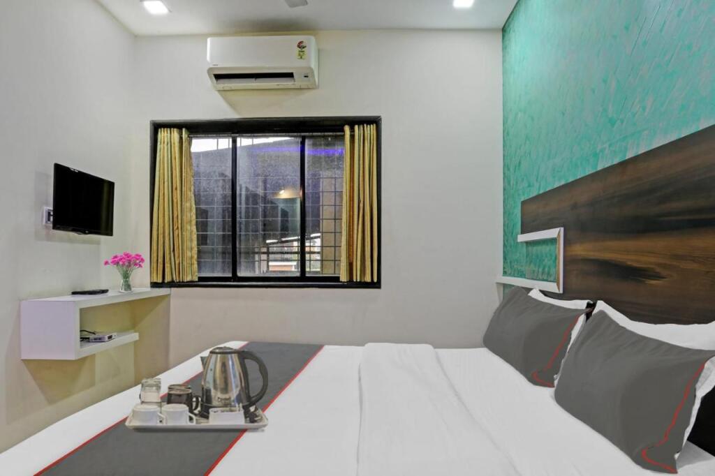 Хандала: Capital O 93378 Hotel Samrat Palace