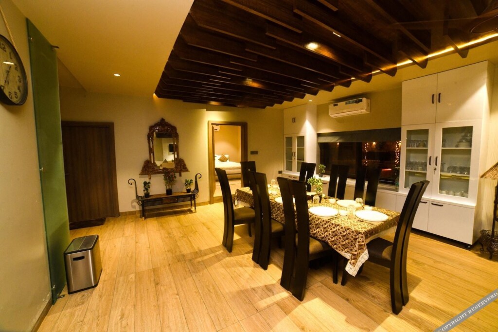 Пушкар: Out House Pushkar