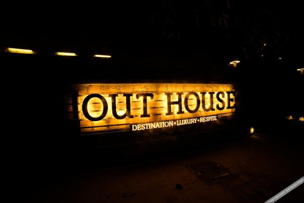 Пушкар: Out House Pushkar