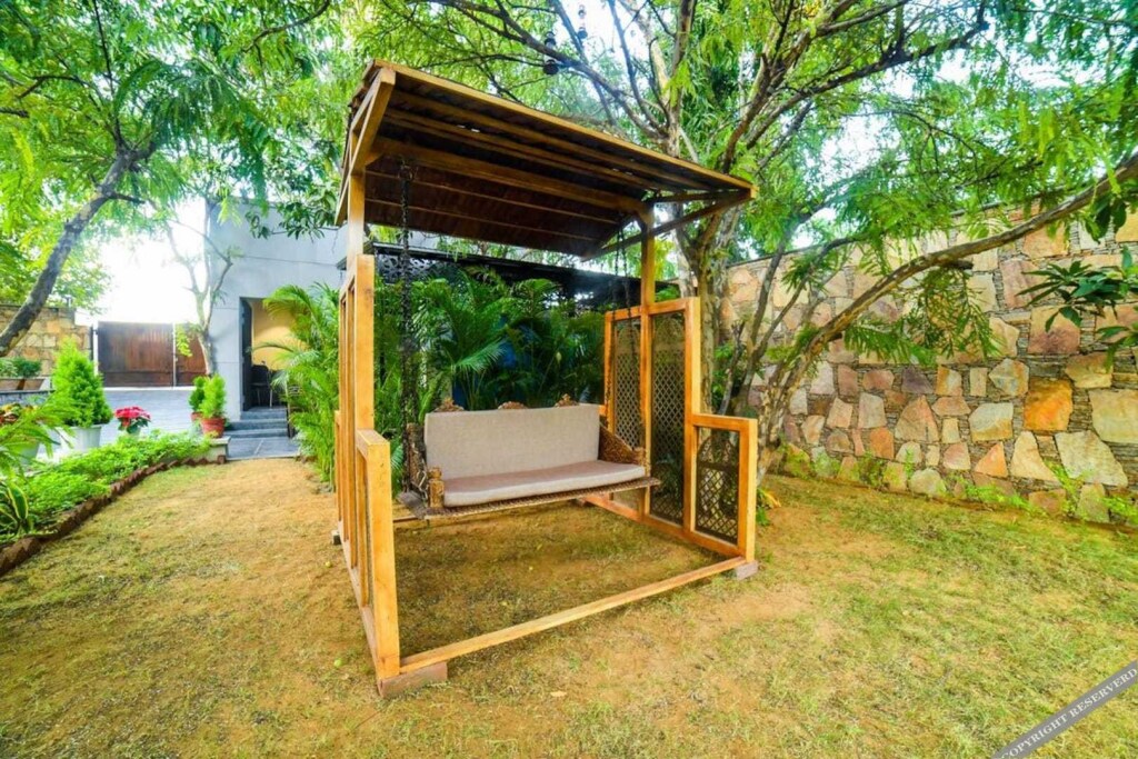 Пушкар: Out House Pushkar