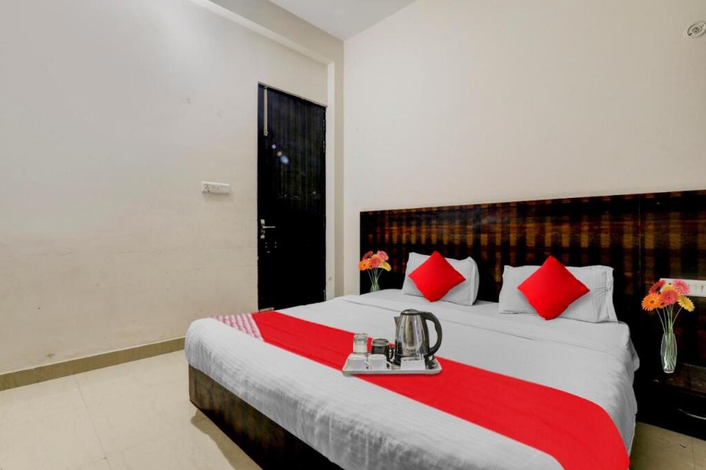 Лакхнау: POP 92284 Hotel Prisha Inn
