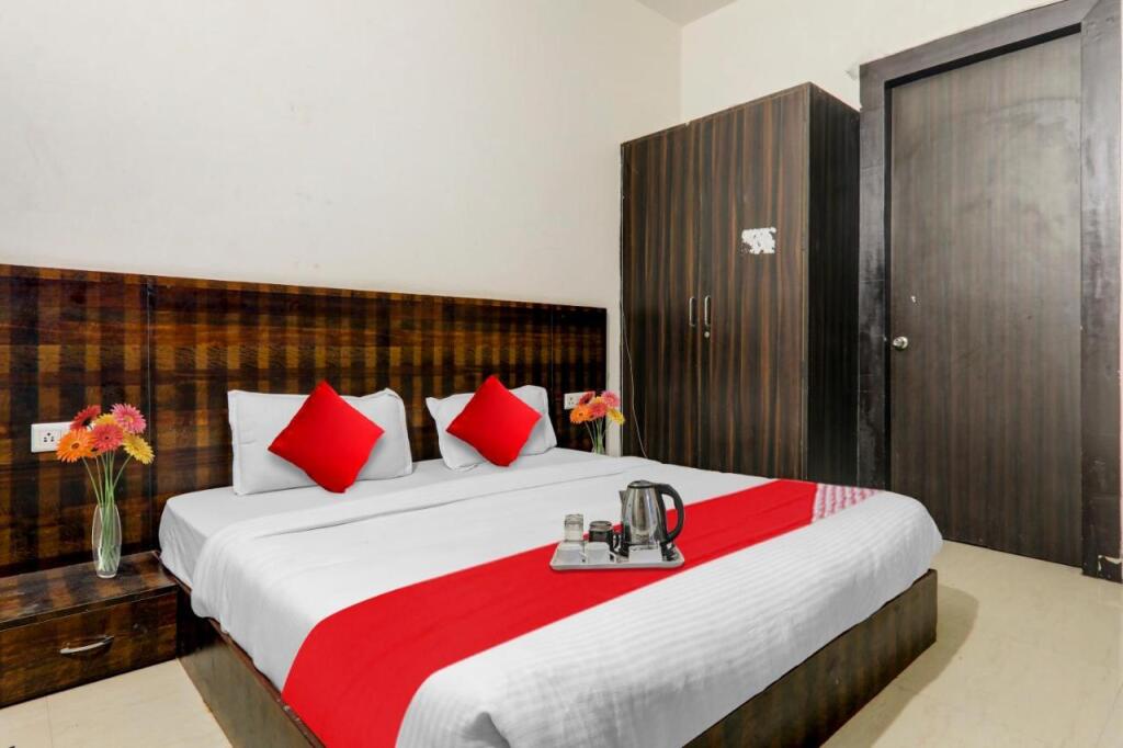 Лакхнау: POP 92284 Hotel Prisha Inn