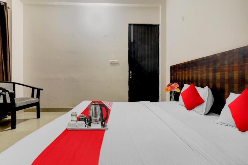 Лакхнау: POP 92284 Hotel Prisha Inn
