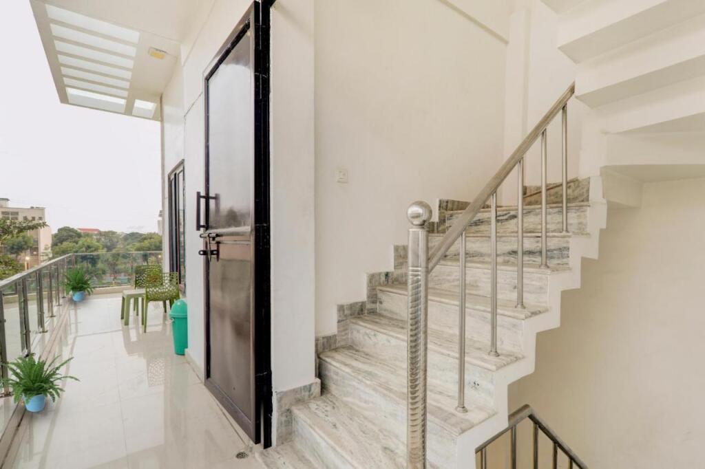 Лакхнау: POP 92284 Hotel Prisha Inn