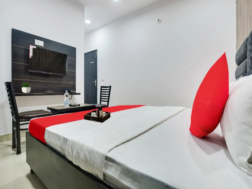 Лудхиана: POP 70106 Hotel City Stay