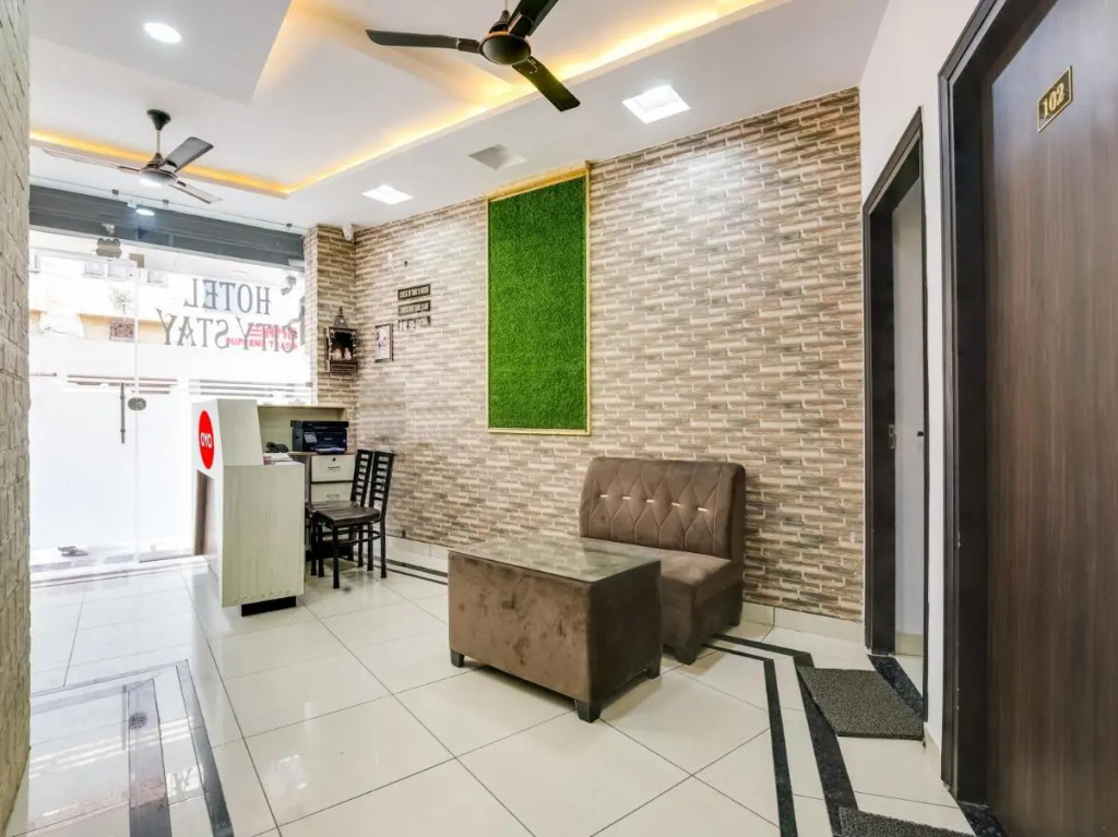 Лудхиана: POP 70106 Hotel City Stay