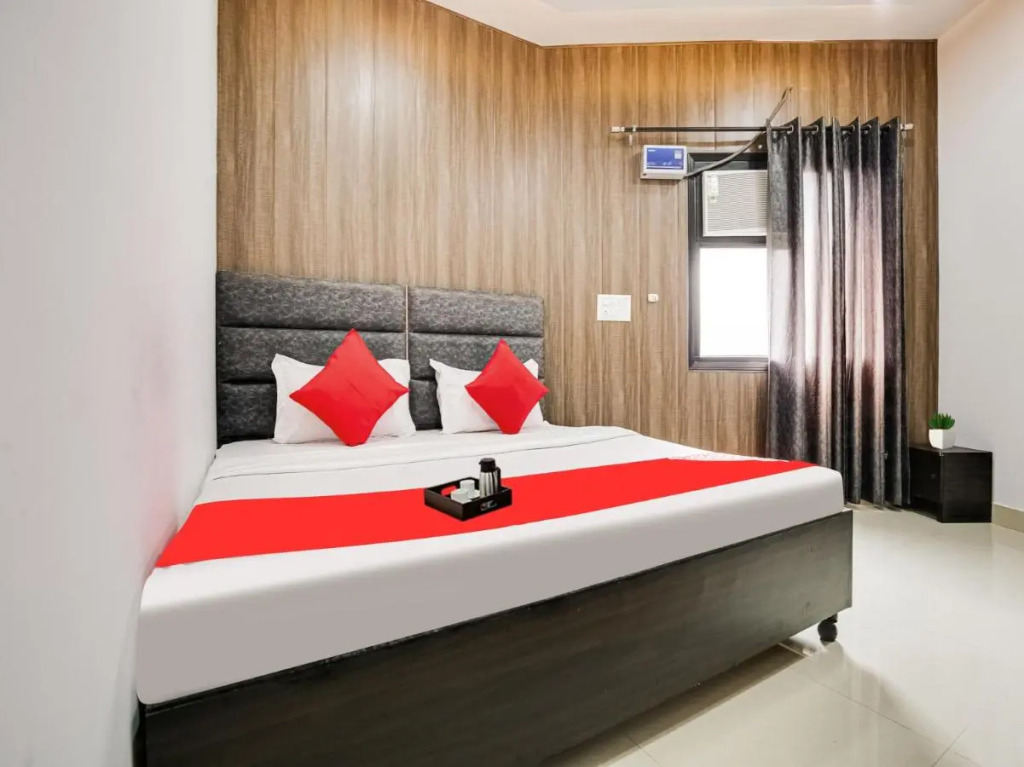 Лудхиана: POP 70106 Hotel City Stay